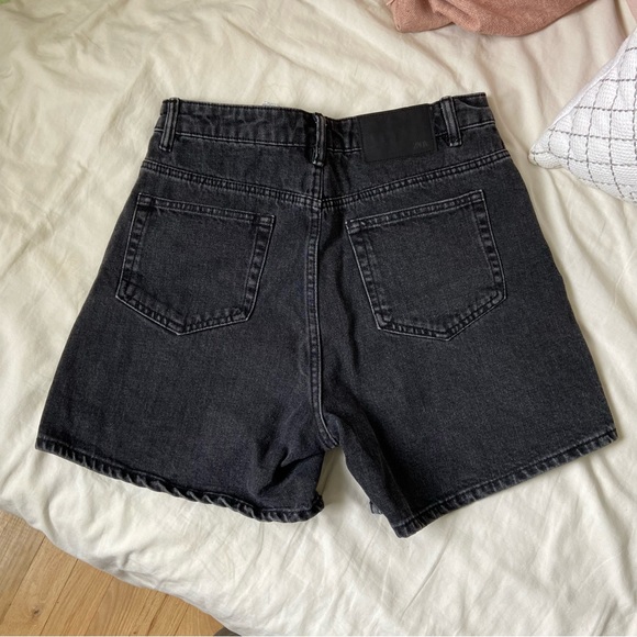 Zara Jeans Mom Short - Picture 2 of 4